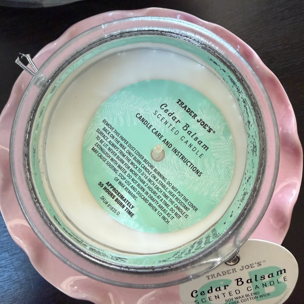 Trader Joe's - Cedar Balsam - Holiday '25 Large Candle 14 oz - Picture 4 of 5